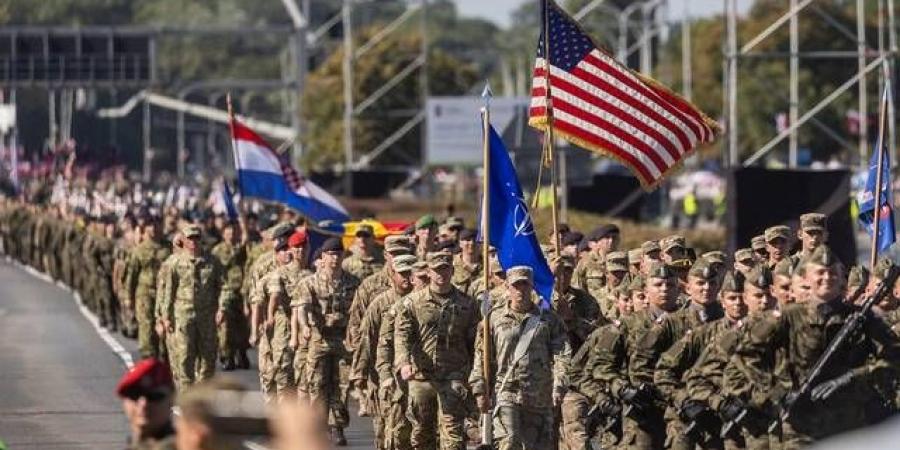 ترامب يبحث سحب بعض القوات الأمريكية من أوروبا