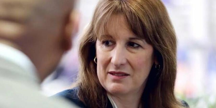 عجز ميزانية بريطانيا يهبط لأدنى مستوى في 3 سنوات