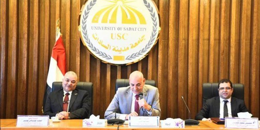 مجلس جامعة مدينة السادات يناقش المشروعات التنموية والابتكار (صور)