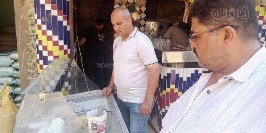 ضبط كميات من مادة ثاني أكسيد التيتانيوم داخل محل عصائر ببني سويف (صور)