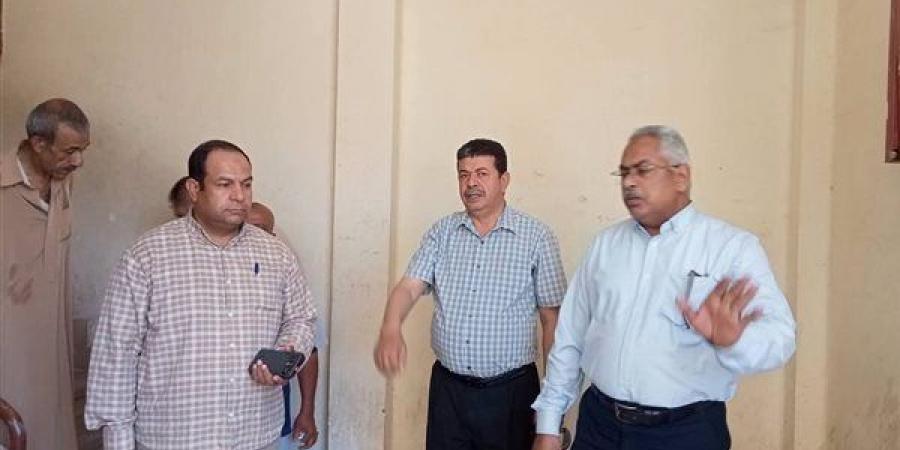 نائب محافظ سوهاج يتفقد لجان الثانوية العامة قبل انطلاق الامتحانات غدًا