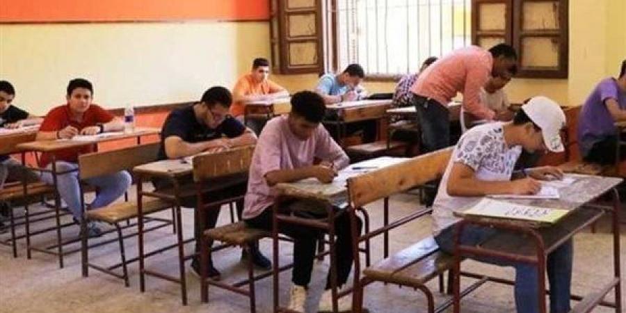 33 ألف طالب بأسيوط يؤدون اليوم أول امتحانات الثانوية العامة بـ 73 لجنة