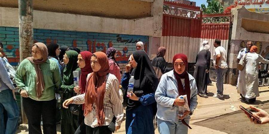 تفاصيل تعطل أتوبيس ملاحظي الثانوية العامة خلال توجههم إلى لجان البدرشين