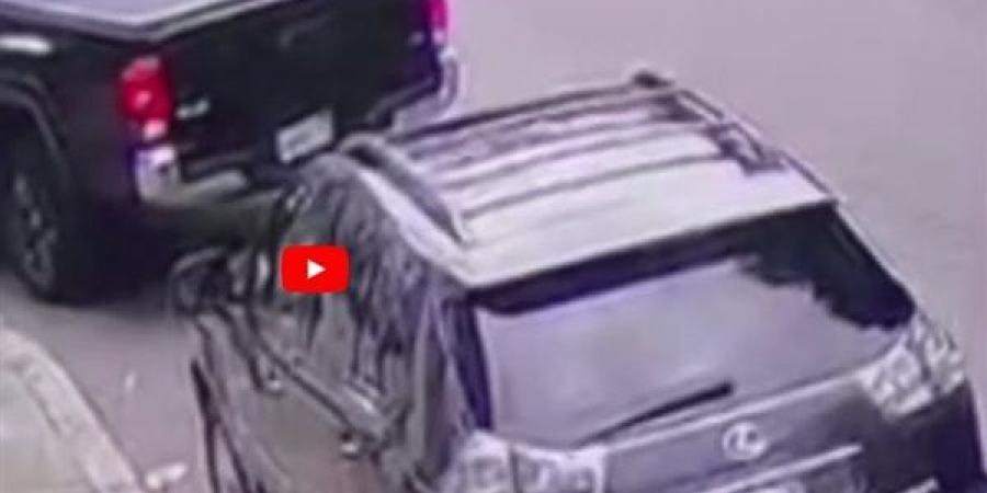 حاول الاستغاثة، تفاصيل جديدة بمعاينة النيابة وفاة طفل داخل سيارة والده بالتجمع