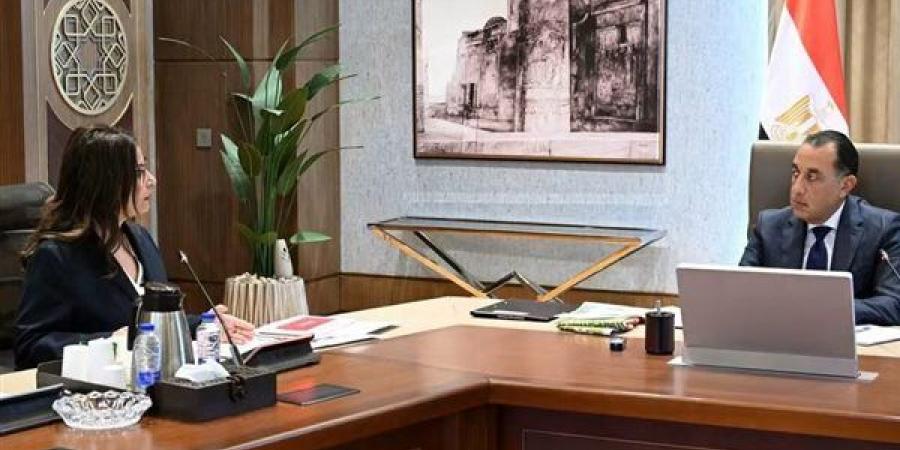 خلال لقائه بوزيرة الثقافة، مدبولي يوجه بالتوسع في مبادرة "شارع الفن" بجميع المحافظات