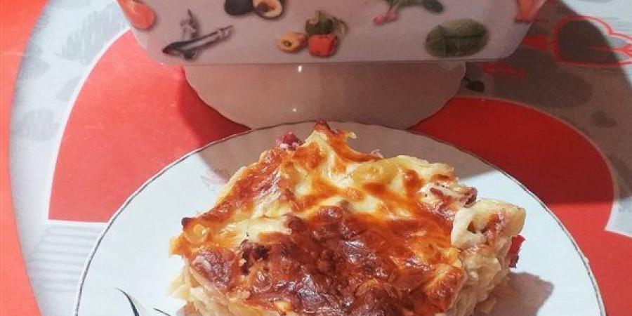 طريقة عمل المكرونة بالبشاميل والبسطرمة، أكلة لذيذة وخفيفة