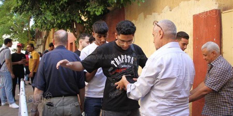 الثانوية العامة بين "الباروكة" وسماعات الغش، كيف أحكمت "التعليم" قبضتها على اللجان الساخنة؟