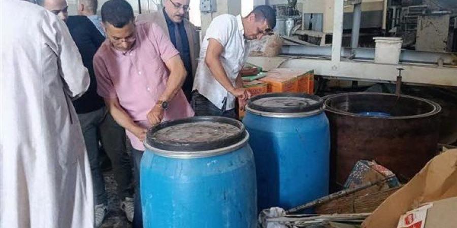 12.7 طن سلع غير مطابقة للمواصفات في حملة تموينية على أسواق المنيا