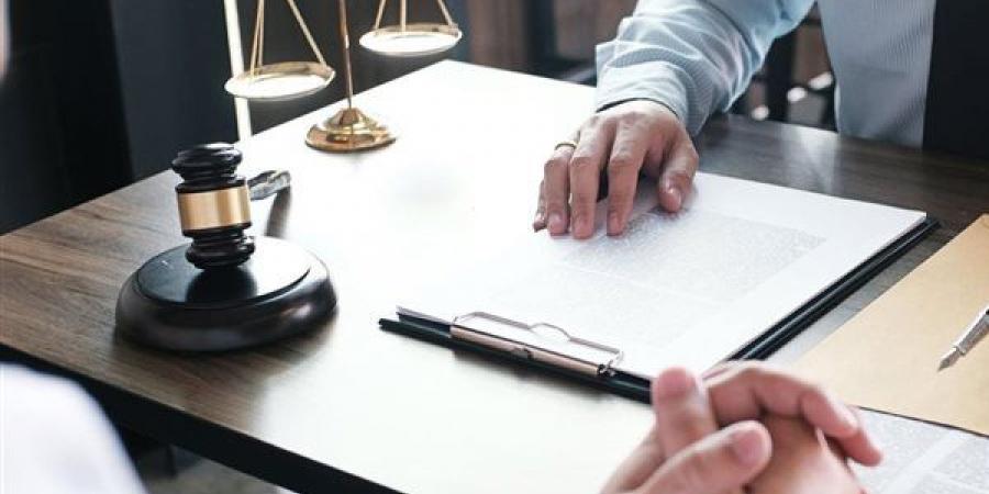 التحقيق مع تاجر متهم بتعذيب أطفاله الأربعة وكيهم بالنار بمدينة نصر، والنيابة تأمر بفحص الضحايا