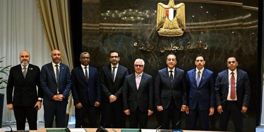 مدبولي يشهد توقيع 3 عقود لوجستية جديدة بقناة السويس لتعزيز التجارة العالمية
