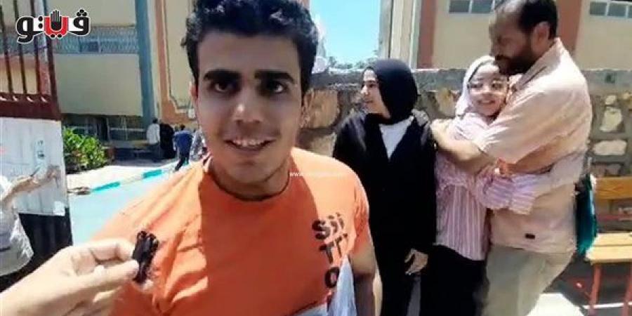 فرحة على أبواب اللجان، طلاب أدبي ببورسعيد: الجغرافيا سهلة وشكرا لواضعي الامتحان (فيديو)