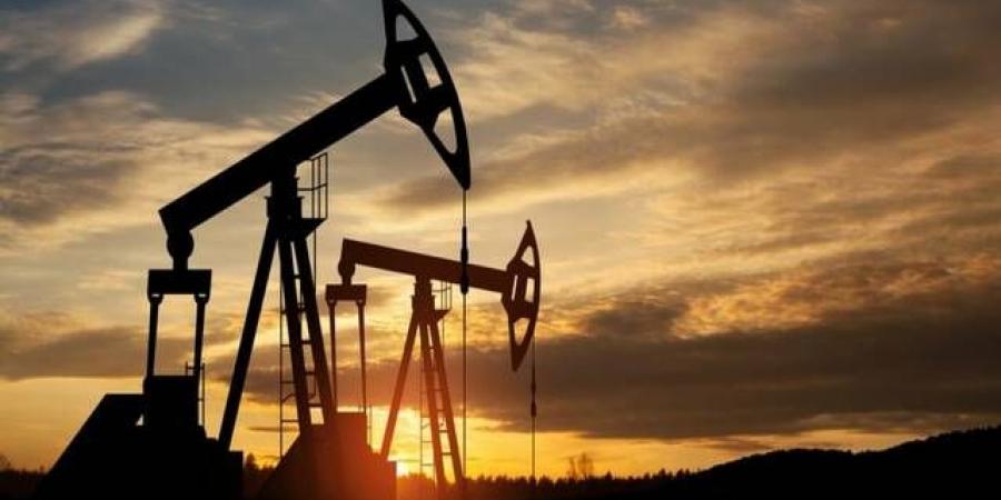 النفط يواصل التراجع بعد المحادثات الأمريكية الإيرانية بالدوحة