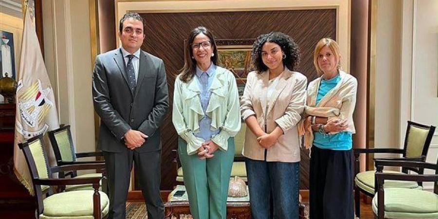 وزيرة الثقافة تستقبل وفد "يونيك مصر" لبحث مشروعات مشتركة وتجديد مذكرة التفاهم
