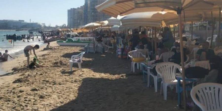 محافظة الإسكندرية تمنع نزول المصطافين لشواطئ العجمي