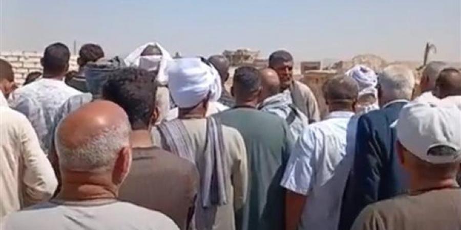 المئات يشيعون جثمان وكيل وزارة التموين بأسيوط لمثواه الأخير