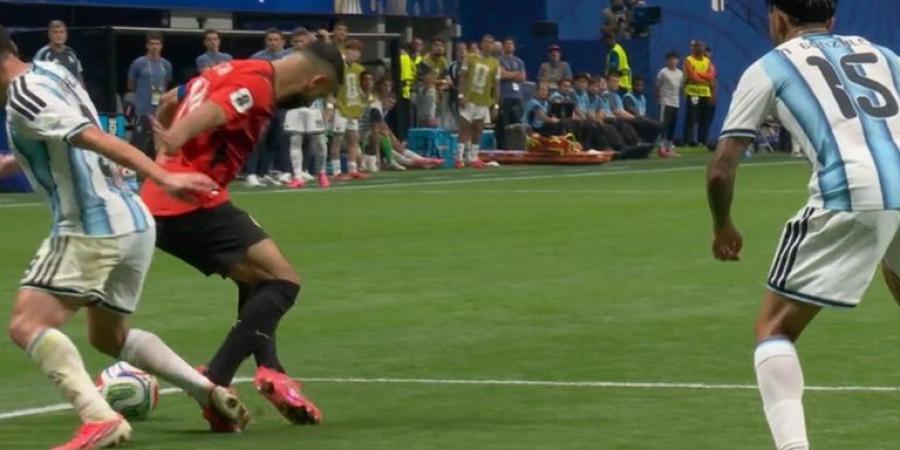 مذبحة "تحكمية كروية" تثير عاصفة من الغضب ضد فيفا والأرجنتين بعد إقصاء مصر من نهائيات كأس العالم