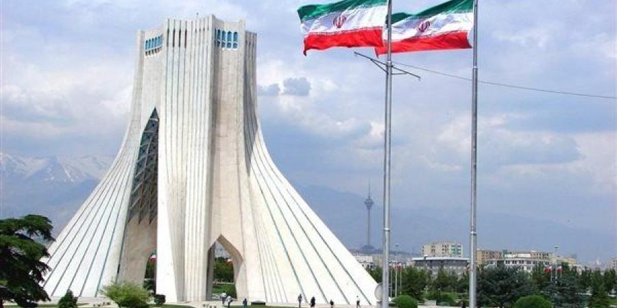 الخارجية الإيرانية تستدعي السفير البريطاني بعد اتهام طهران بتهديد الأمن