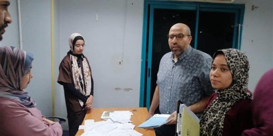 نائب المدير التنفيذي لمستشفيات قنا الجامعية يتفقد فرع المعبر لمتابعة سير العمل