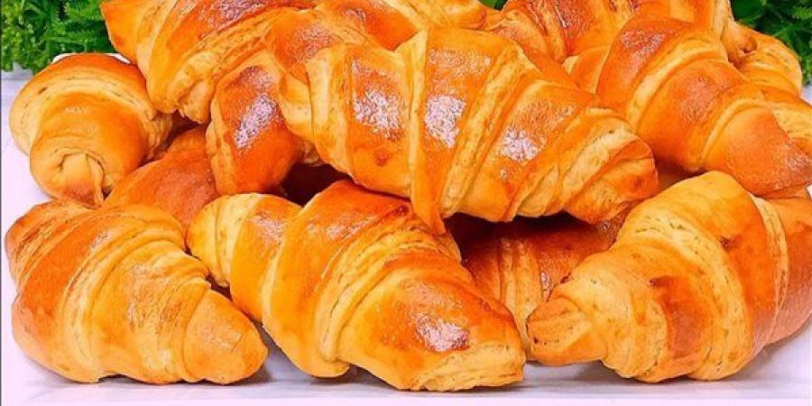 طريقة عمل الكرواسون بحشو الجبن والبسطرمة