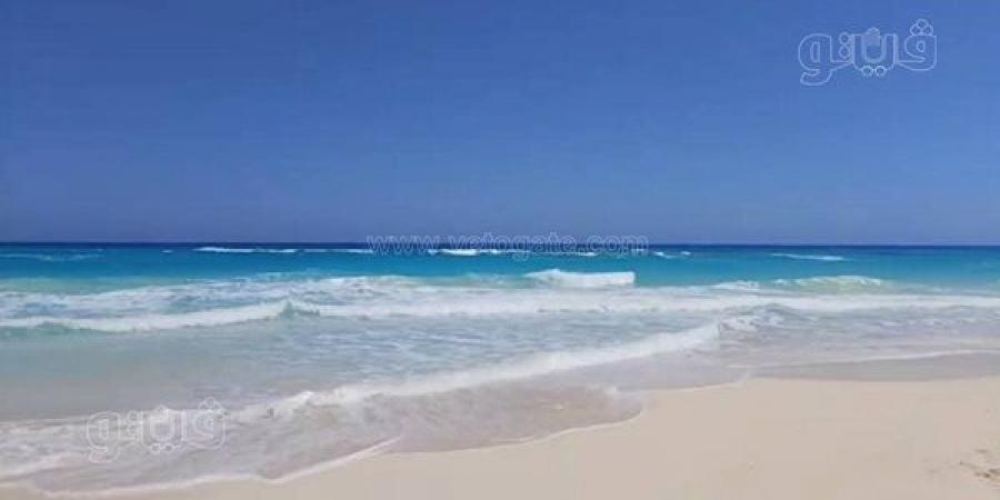 بسبب ارتفاع الأمواج، إغلاق الشواطئ المفتوحة بمطروح وتحذير المصطافين من السباحة