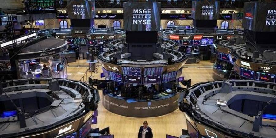 الأسهم الأمريكية ترتفع طفيفًا بدعم تباطؤ تضخم المنتجين ونتائج الشركات