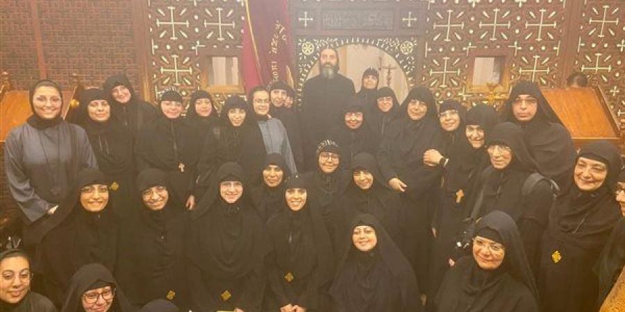 70 راهبة من دير مارجرجس بمصر القديمة في زيارة روحية لجبل المحرق بأسيوط
