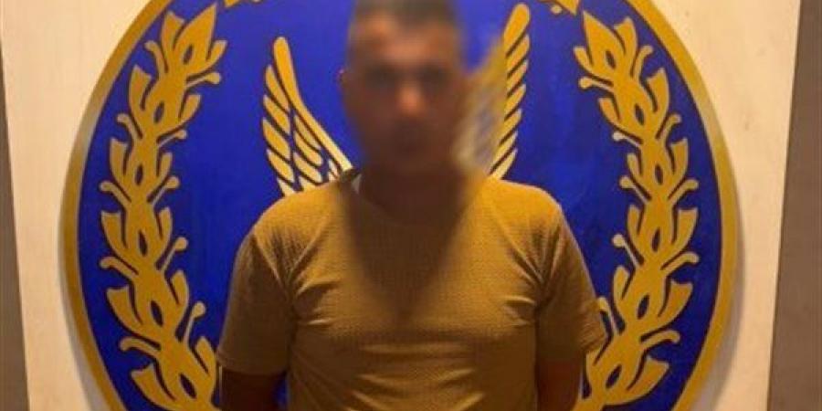 بدلًا من إنقاذه، عامل يستغل مصابًا في حادث ويسرق هاتفه ويحوّل أموالًا لنفسه