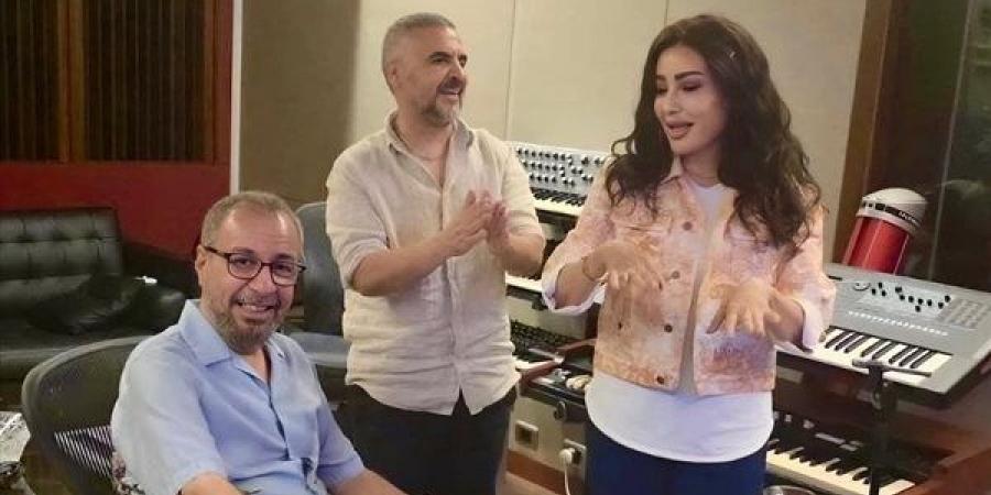 لطيفة تستعد لطرح ألبومها الجديد، استغرق تسجيله سنة ويتضمن أغاني تناسب الصيف (صور)