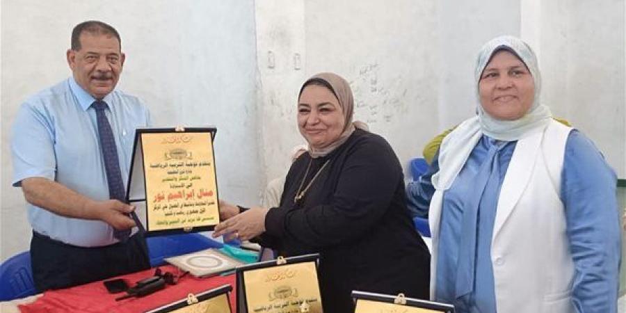 تعليم شرق الإسكندرية يكرم الفائزين بالمراكز الأولى على مستوى الجمهورية في المسابقات المختلفة