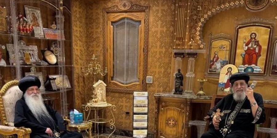البابا تواضروس يتلقى تقريرا عن الخدمة في إيبارشية طما