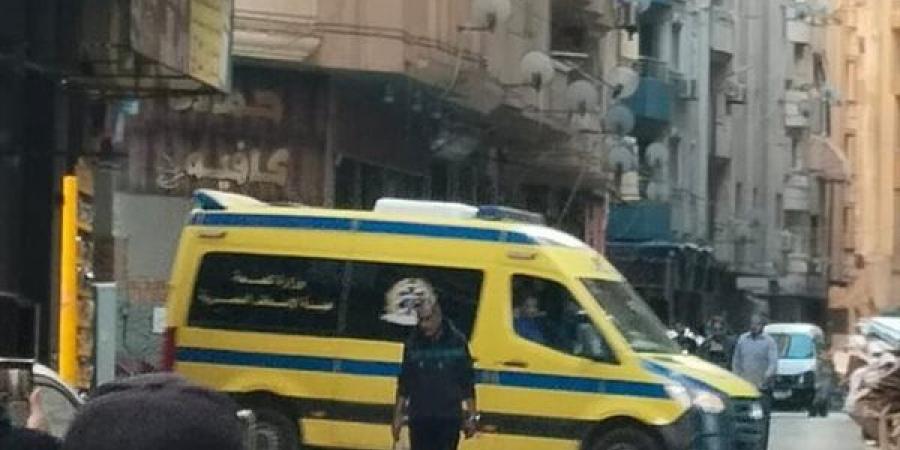أجزاء مقطعة وأدوات حادة ورائحة كريهة، تفاصيل صادمة في العثور على جثة مسنة داخل شقة بالإسكندرية