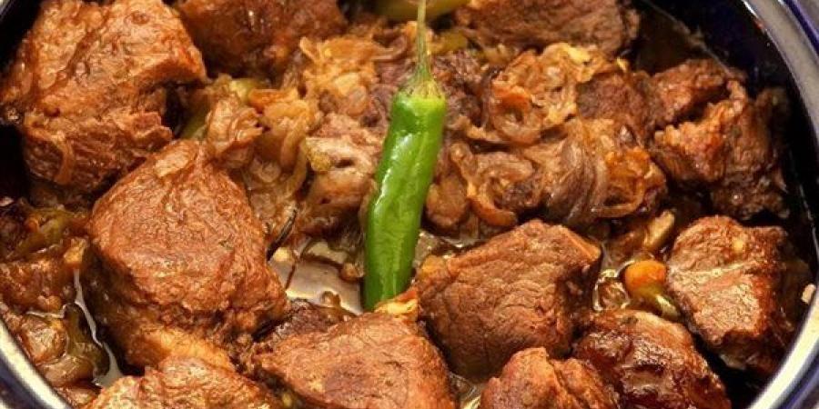 طريقة عمل طاجن لحمة بالبصل بمذاق غني وخطوات بسيطة