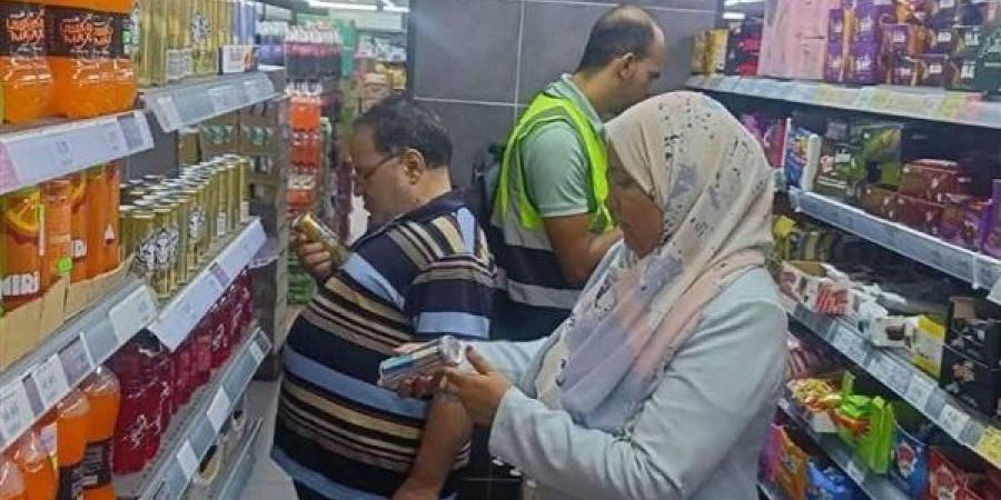 ضبط  106عبوات مكملات غذائية مجهولة المصدر في حملة لـ سلامة الغذاء بالشرقية