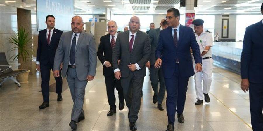 من الغردقة، وزير العمل يبدأ جولة ميدانية لدعم التشغيل والاستثمار في البحر الأحمر