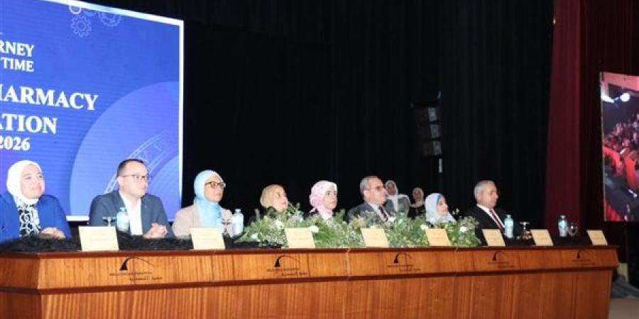 صيدلة الإسكندرية تحتفل بتخريج الدفعة الثانية من برنامج PharmD-Clinical Pharmacy