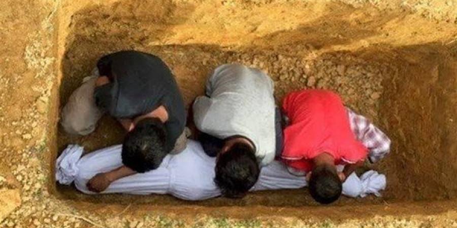 تفسير حلم إخراج ميت من القبر في المنام وعلاقته بالتخلص من مشاكل قديمة