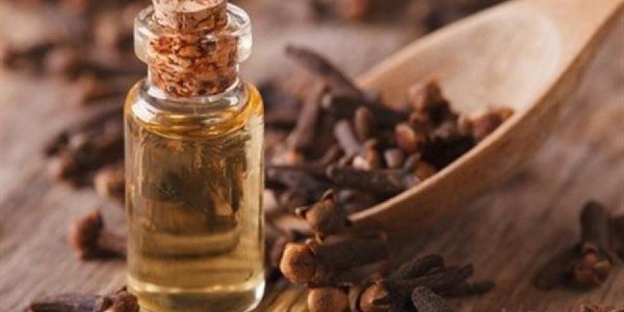 اصنعي بنفسك زيت القرنفل لتجديد شباب البشرة وتعزيز نضارتها