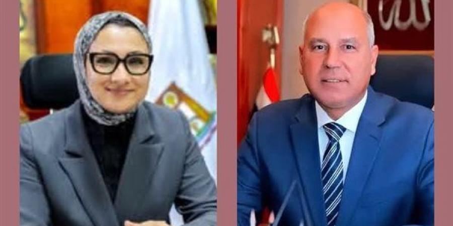 وزير النقل يبحث مع محافظ الوادي الجديد دفع معدلات العمل بمشروعات الطرق الجارية والمستقبلية
