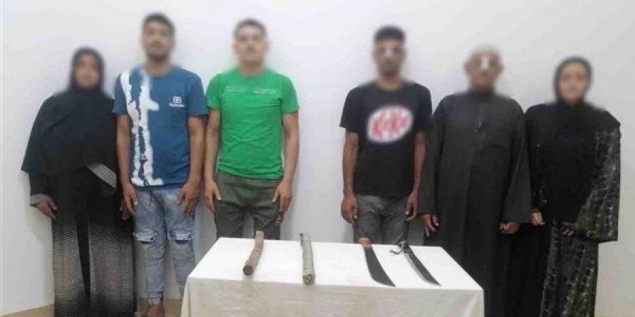 خلافات مصاهرة تتحول إلى مشاجرة بالأسلحة البيضاء في الشرقية، فيديو يكشف ملابسات الواقعة