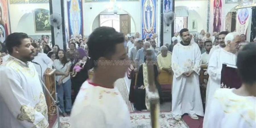 الأنبا بيمن يترأس نهضة صوم العذراء مريم من كنيستها بنقادة