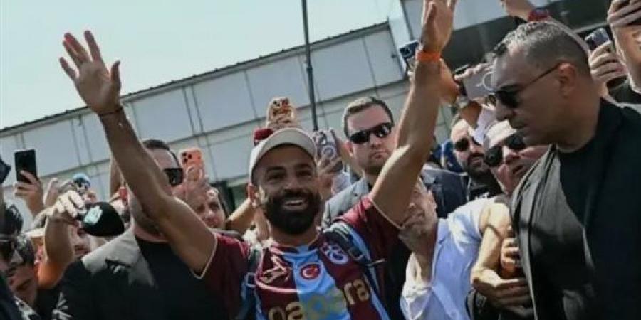 محمد صلاح يغير خريطة الدوري التركي.. طرابزون يحصد 12 مليون يورو خلال 3 أيام.. قفزة هائلة في متابعة حسابات النادي.. مبيعات التذاكر الموسمية تحقق رقم تاريخي.. وطفرة اقتصادية وسياحية وجماهيرية