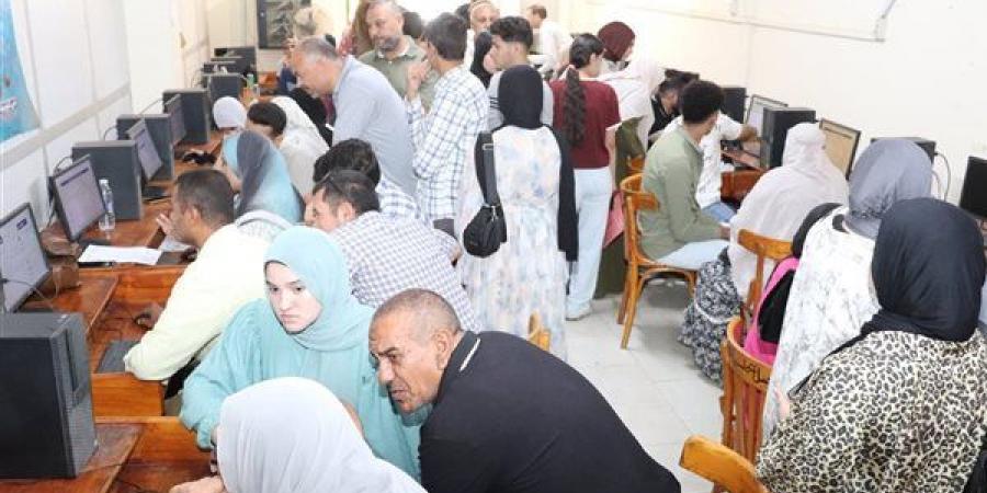 جامعة سوهاج تستقبل طلاب الثانوية العامة لتسجيل رغبات المرحلة الثانية