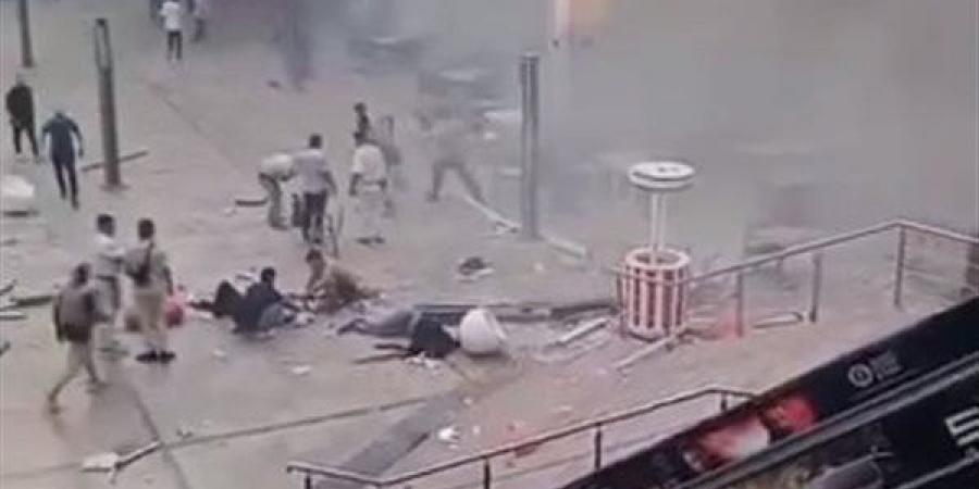 شاهد لحظات الرعب والهلع بعد انفجار داخل مول شهير بالتجمع
