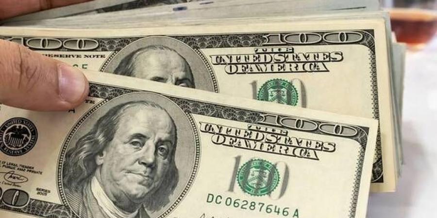 تراجع الدولار بعد استقرار أسعار المنتجين وتقلص توقعات رفع الفائدة