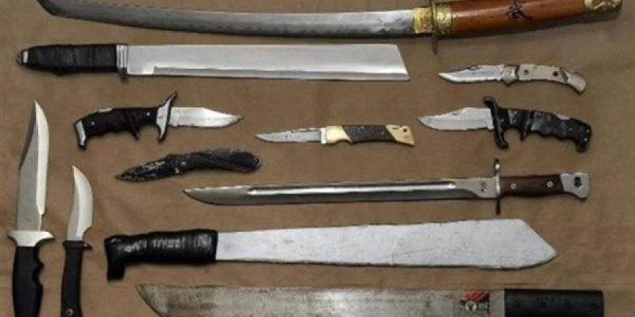من السوشيال ميديا إلى التحقيقات، النيابة تحجز عاطلًا وتفحص هاتفه في واقعة بيع الأسلحة أون لاين