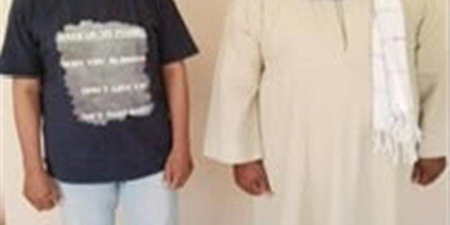 ضبط حارسين بالأقصر بعد تصويرهما أثناء تقاضي أموال من سائح لدخول مناطق أثرية غير معدة للزيارة