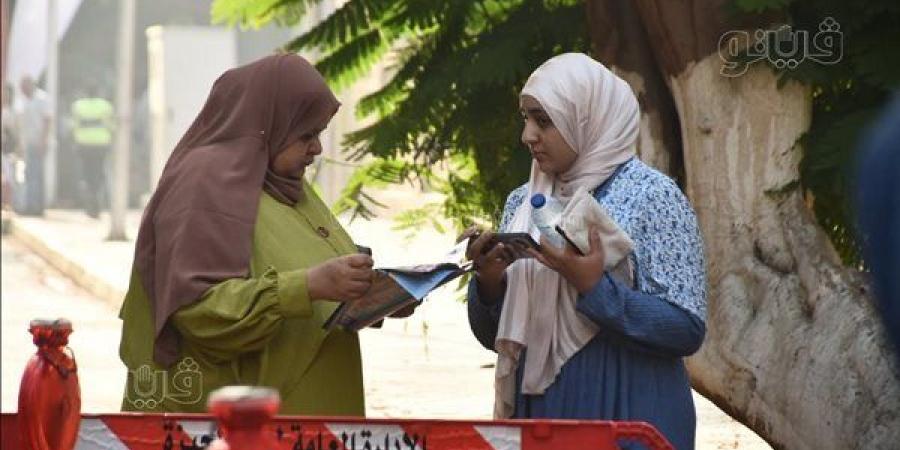 انطلاق امتحانات الثانوية العامة الدور الثاني غدا.. تأمين مقار اللجان وخطوط سير أوراق الأسئلة والإجابة.. وتحذير من اصطحاب المحمول