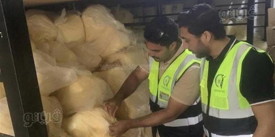 ضبط 10 أطنان زبدة وقشطة مجهولة المصدر داخل ثلاجة بالغربية (صور)