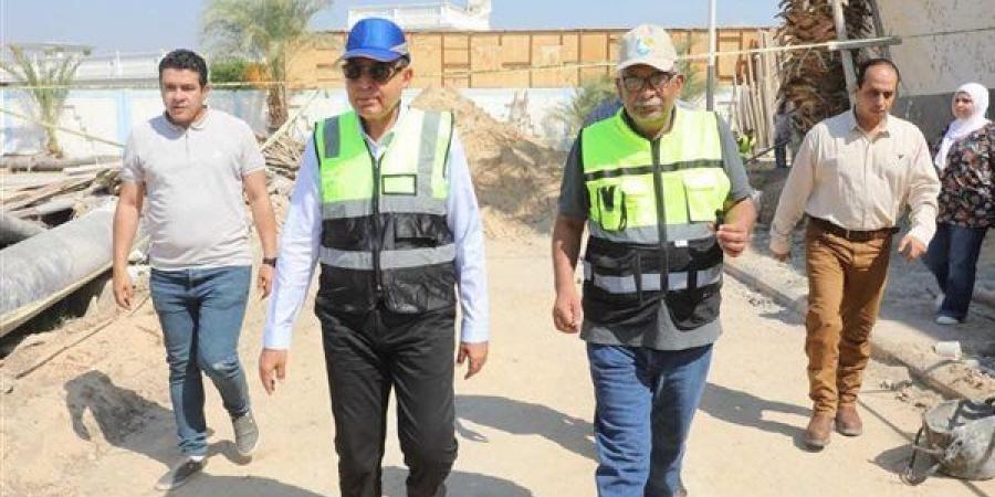 استجابة لشكاوى الأهالي، محافظ المنيا يوجه برفع كفاءة محطة مياه سلطانة وزيادة طاقتها