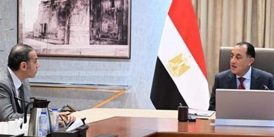 مدبولي يتابع تطورات القطاع المالي غير المصرفي ويشدد على حماية حقوق المتعاملين